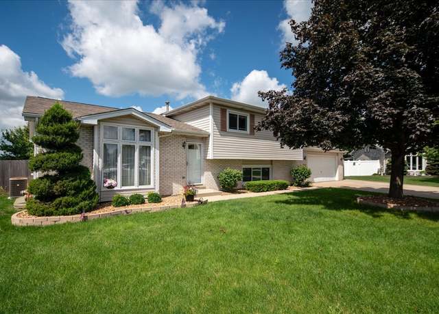 Property at 2533 Waterford Dr, Crest Hill, IL 60403, 3 beds, 2 baths