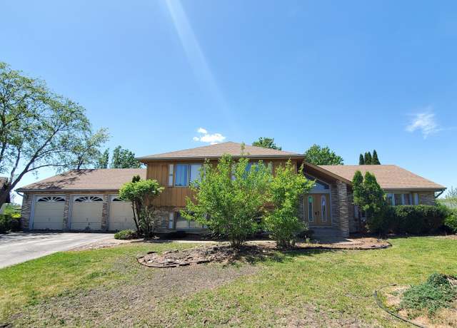Property at 18628 Becker Ter, Country Club Hills, IL 60478, 5 beds, 4 baths