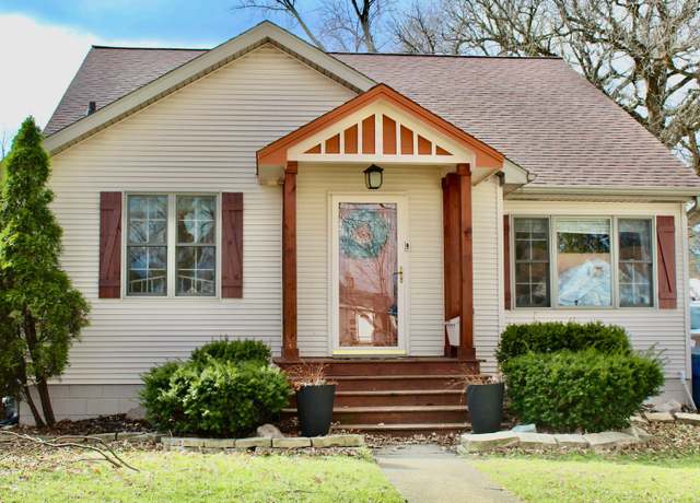 Property at 1361 NE Circle Dr, Kankakee, IL 60901, 2 beds, 2 baths