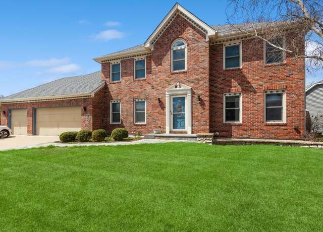Property at 1636 Canyon Run Rd, Naperville, IL 60565, 5 beds, 3.5 baths