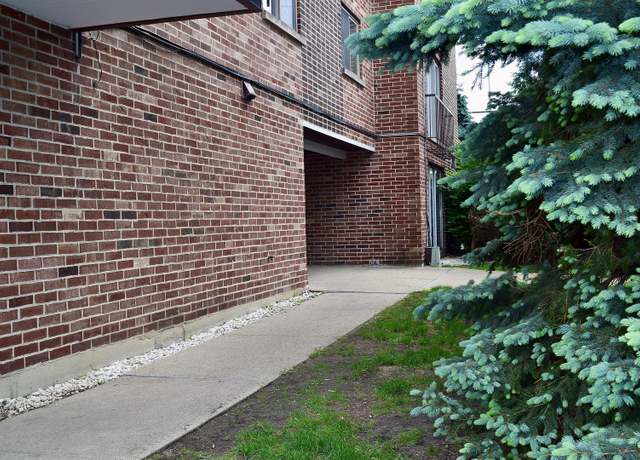 Property at 10241 Central Ave Unit 1B, Oak Lawn, IL 60453, 2 beds, 1.5 baths