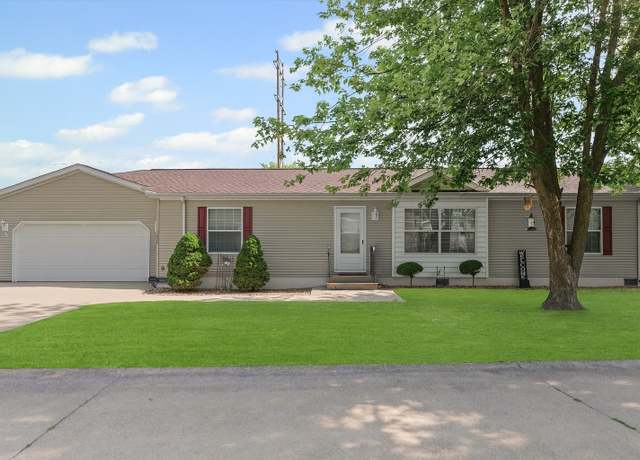 Property at 1254 Marshall Cir, Urbana, IL 61802, 3 beds, 2 baths