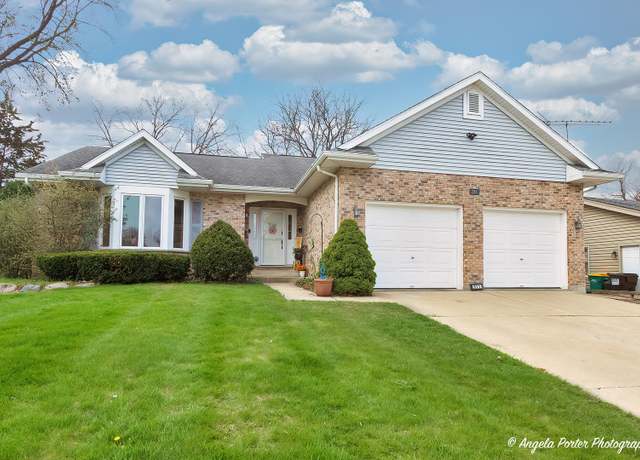 Property at 911 Hampton Ct, Mchenry, IL 60050, 3 beds, 3 baths