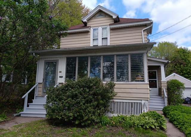 Property at 10 N Washington St, Carpentersville, IL 60110, 3 beds, 3.5 baths