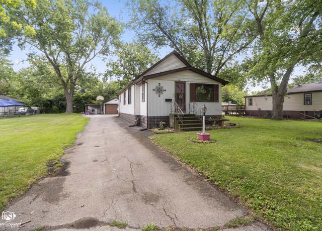 Property at 124 SW Circle Dr, Joliet, IL 60433, 3 beds, 1 bath