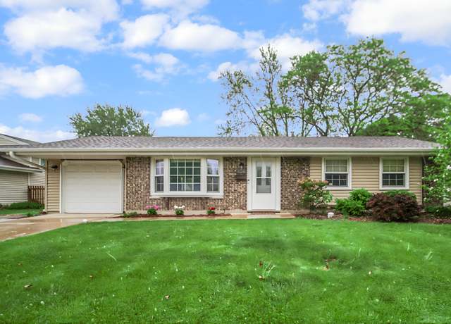 Property at 825 Sienna Dr, Schaumburg, IL 60193, 3 beds, 1.5 baths
