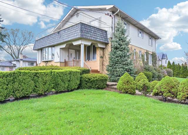 Property at 1420 Oakton St, Park Ridge, IL 60068, 6 beds, 4 baths