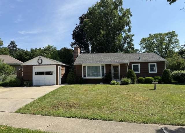 Property at 26 Hill Dr, Crystal Lake, IL 60014, 2 beds, 2 baths