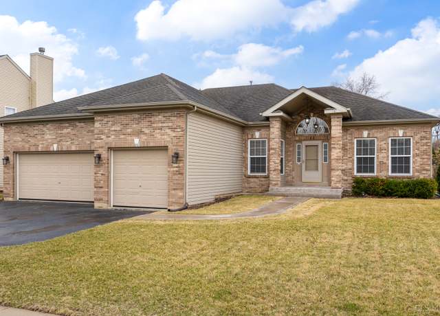 Property at 11 Glenbrook Cir, Gilberts, IL 60136, 3 beds, 3 baths