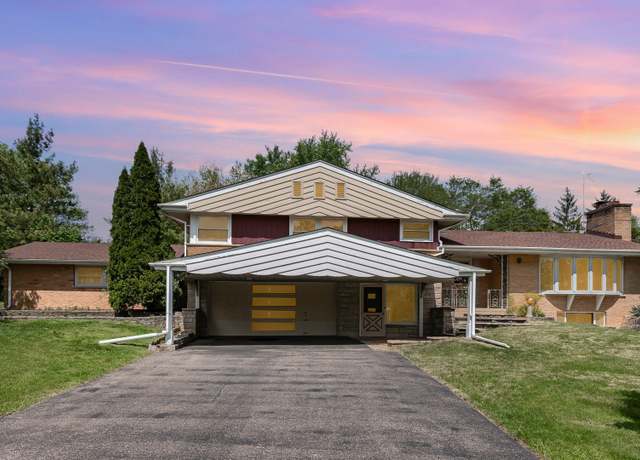 Property at 129 Roth Ave, Barrington, IL 60010, 4 beds, 2.5 baths