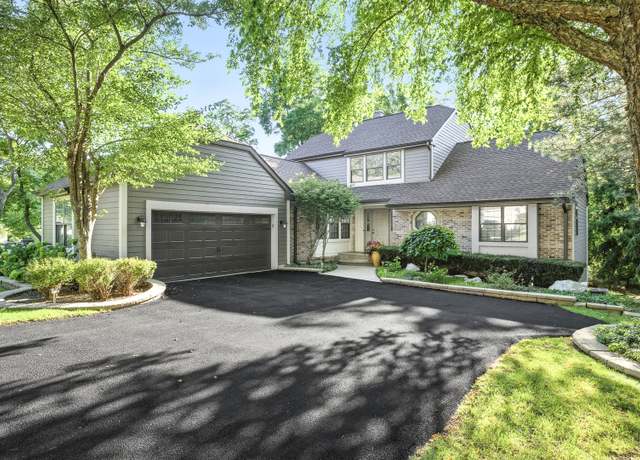 Property at 613 White Oak Ln, Bartlett, IL 60103, 4 beds, 2.5 baths