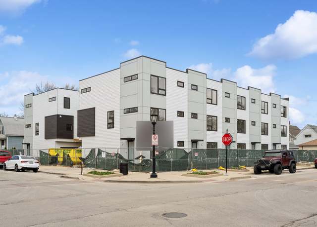 Property at 944 Beloit Ave #3, Forest Park, IL 60130, 3 beds, 2.5 baths
