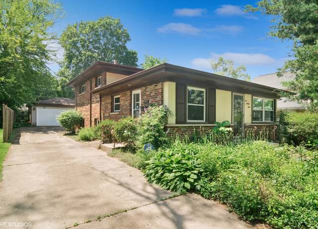 Property at 223 Kenloch Ave, Libertyville, IL 60048, 3 beds, 2 baths