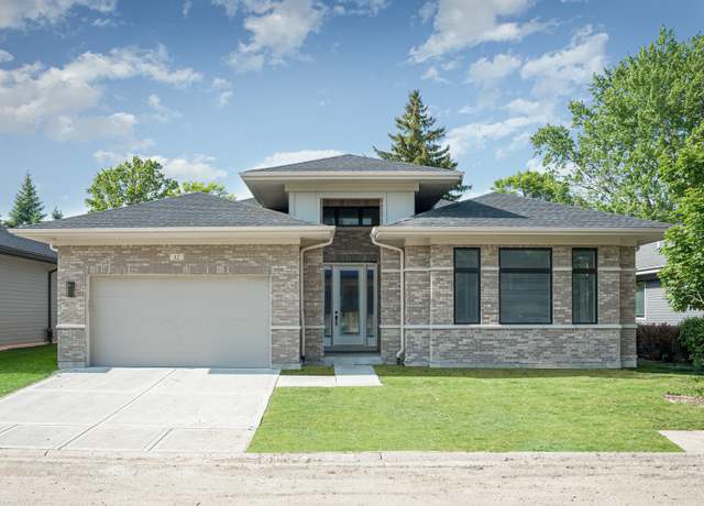 Property at 8 Heritage Dr, Highland Park, IL 60035, 4 beds, 3.5 baths
