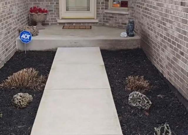 Property at 6919 Lexington Ct, Tinley Park, IL 60477, 3 beds, 2.5 baths