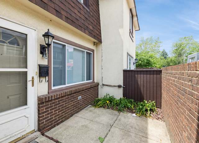 Property at 4037 Trafalgar Ln, Oak Lawn, IL 60453, 2 beds, 1.5 baths