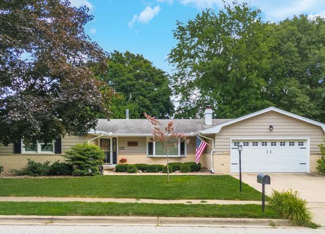 Property at 208 Foster Dr, Normal, IL 61761, 3 beds, 2.5 baths