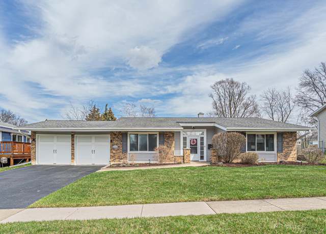 Property at 6415 Bradley Dr, Woodridge, IL 60517, 3 beds, 2 baths