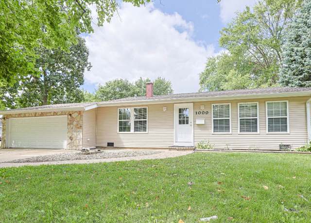 Property at 1000 Adams Ct, Carpentersville, IL 60110, 3 beds, 2 baths