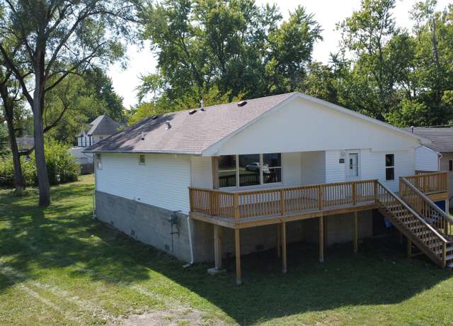 Property at 465 E Ash St, Watseka, IL 60970, 4 beds, 2 baths
