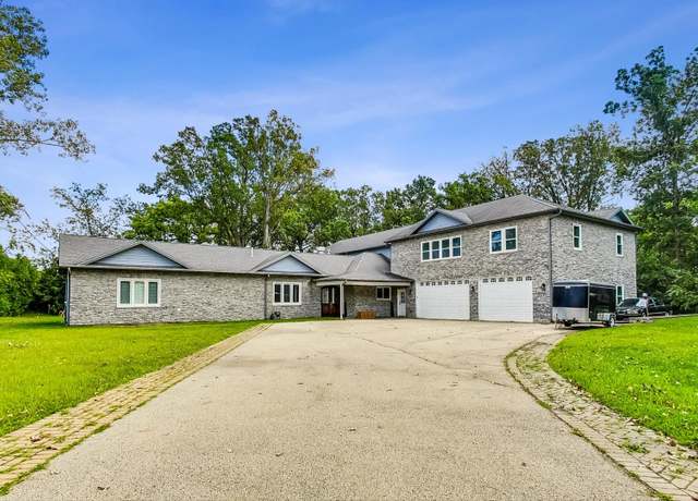 Property at 4 Story Book Ln, Lincolnshire, IL 60069, 2 beds, 2.5 baths