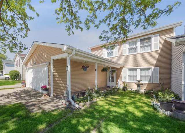 Property at 2121 Pepperwood Ln #0, Glendale Heights, IL 60139, 3 beds, 2.5 baths