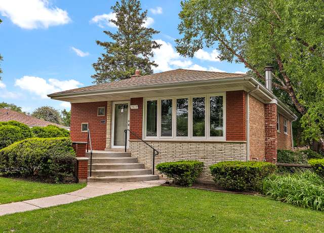 Property at 9017 S 50th Ave, Oak Lawn, IL 60453, 3 beds, 2 baths