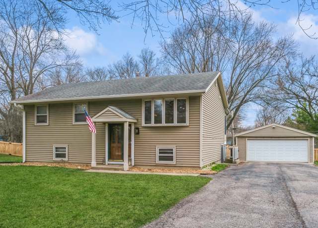 Property at 15670 W Sprucewood Ln, Libertyville, IL 60048, 3 beds, 2 baths