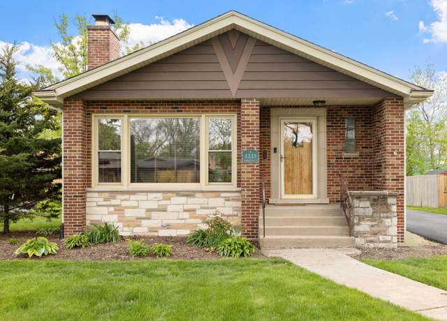 Property at 1233 Arquilla Ln, Flossmoor, IL 60422, 3 beds, 2.5 baths
