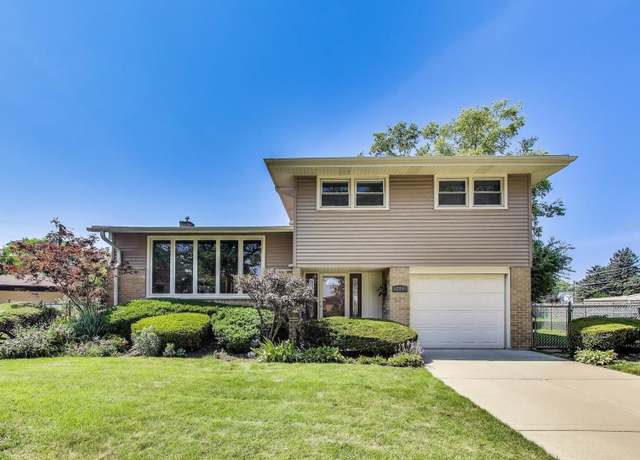 Property at 294 Lynn Ct, Des Plaines, IL 60016, 3 beds, 2.5 baths