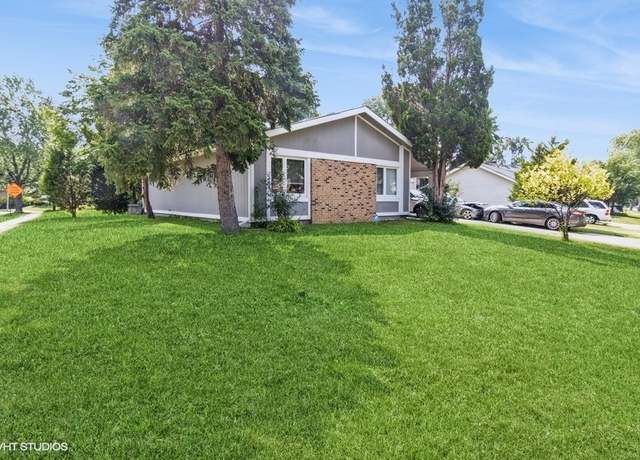 Property at 5775 Ring Ct, Hanover Park, IL 60133, 3 beds, 2 baths