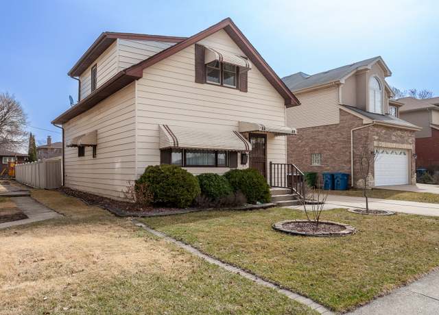 Property at 9931 Menard Ave, Oak Lawn, IL 60453, 3 beds, 2 baths