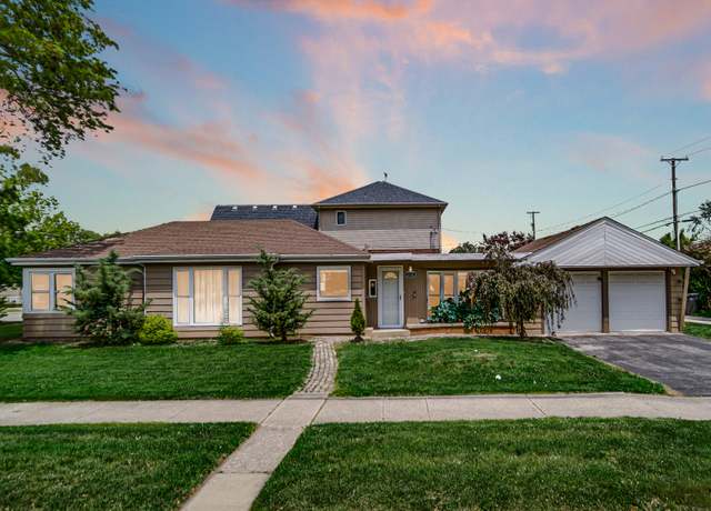 Property at 6330 107th St, Chicago Ridge, IL 60415, 3 beds, 1.5 baths