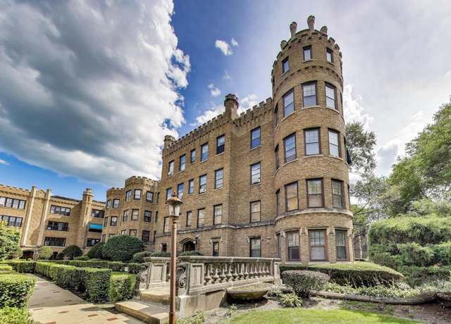 Property at 2426 W Greenleaf Ave #1, Chicago, IL 60645, 2 beds, 1 bath