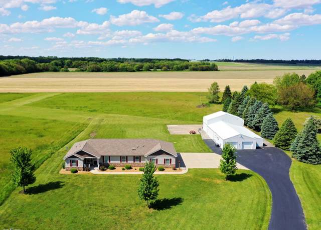 Property at 2609 E 1500s Rd, Kankakee, IL 60901, 3 beds, 3 baths