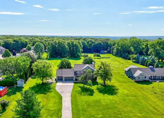Property at 2020 Autumnwood Dr, Ottawa, IL 61350, 4 beds, 3.5 baths