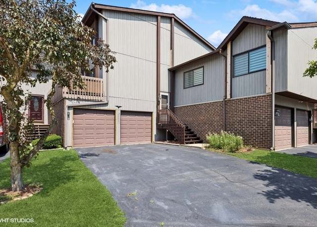 Property at 776 Golfview Dr, Roselle, IL 60172, 4 beds, 2.5 baths