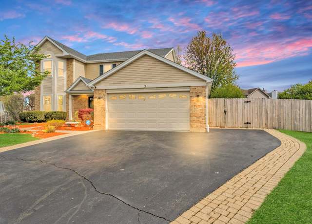Property at 3 Regal Ct, Algonquin, IL 60102, 4 beds, 3 baths