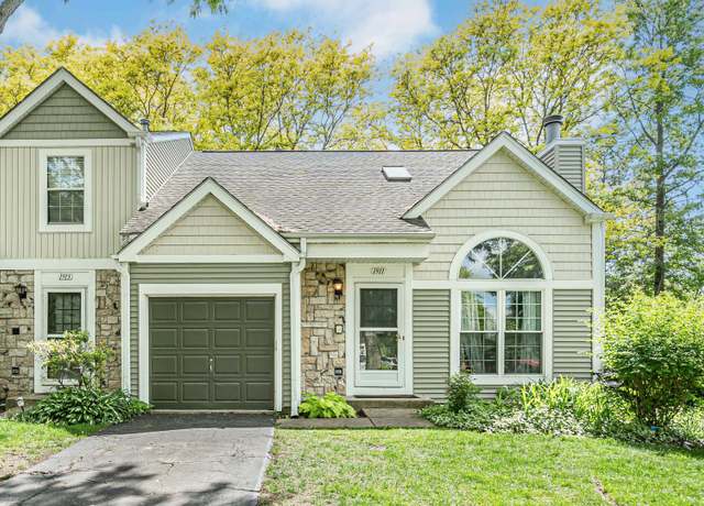 Property at 1911 Ozark Pkwy, Algonquin, IL 60102, 2 beds, 2 baths