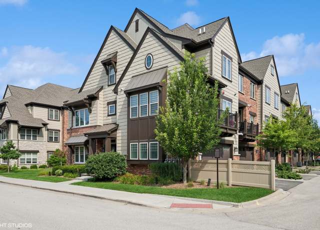 Property at 624 Parkside Ct, Libertyville, IL 60048, 3 beds, 2.5 baths