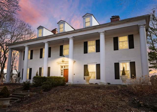 Property at 23 W County Line Rd, Barrington Hills, IL 60010, 5 beds, 4.5 baths