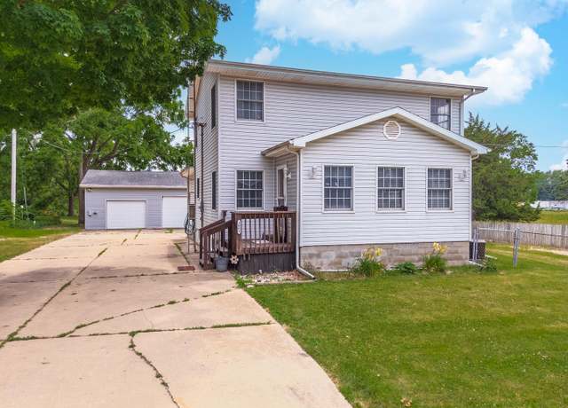 Property at 1003 E Lincoln St, Bloomington, IL 61701, 3 beds, 2 baths