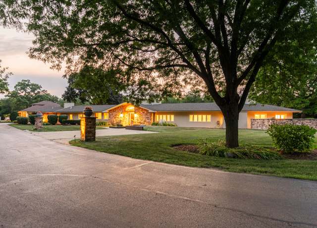 Property at 208 Brookdale Ln, Palatine, IL 60067, 3 beds, 2.5 baths