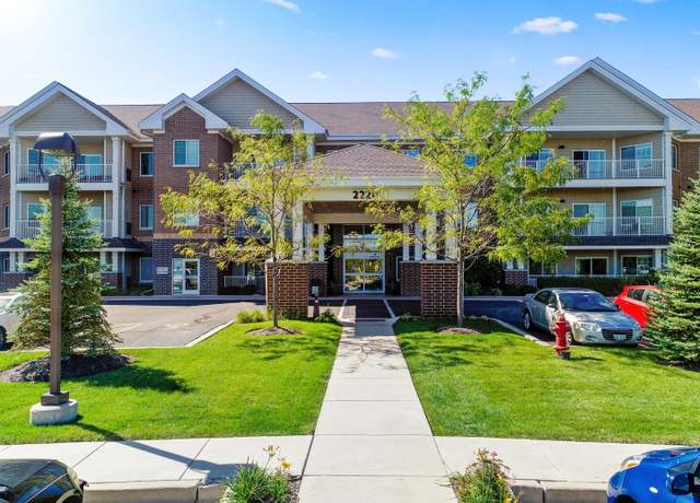 Property at 2220 Founders Dr #215, Northbrook, IL 60062, 3 beds, 2 baths