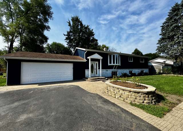 Property at 345 Souwanas Trl, Algonquin, IL 60102, 4 beds, 2 baths