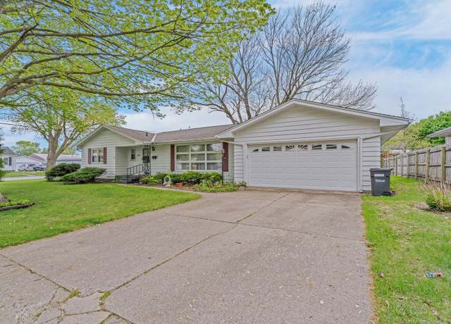 Property at 102 Robinson Dr, Morris, IL 60450, 3 beds, 2.5 baths