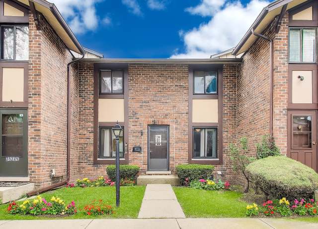 Property at 1S247 Stratford Ln, Villa Park, IL 60181, 3 beds, 2.5 baths