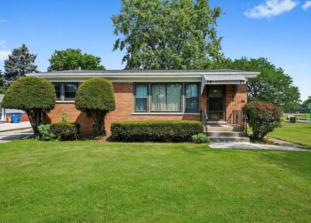 Property at 1003 W Hillside Dr, Bensenville, IL 60106, 3 beds, 1 bath