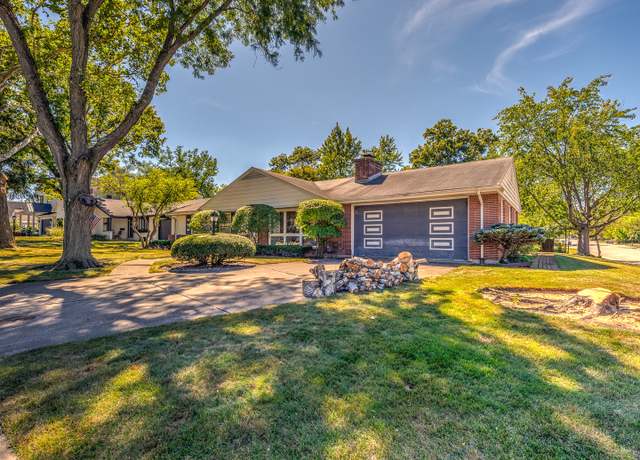 Property at 1240 Warrington Rd, Deerfield, IL 60015, 3 beds, 2 baths