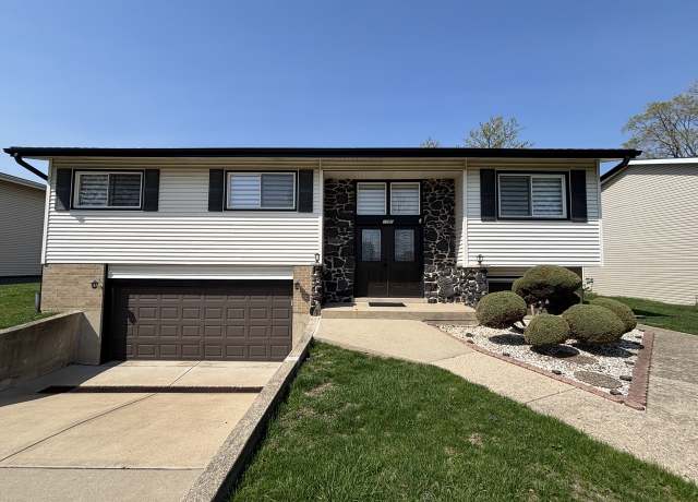 Property at 1700 W Byron Ave, Addison, IL 60101, 4 beds, 2 baths
